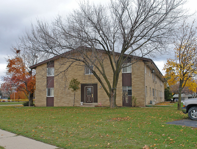 Sunset Apartments in Burlington, WI - Building Photo - Building Photo