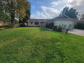 13550 Leadwell St in Los Angeles, CA - Building Photo