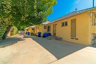 14206 Delano St in Van Nuys, CA - Building Photo - Building Photo