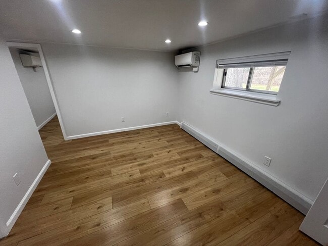 25 Spruce St in Centereach, NY - Foto de edificio - Building Photo