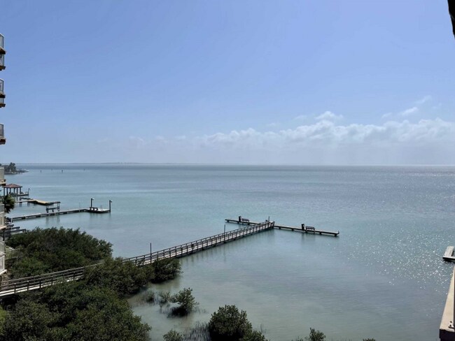 200 W Capricorn Dr in South Padre Island, TX - Foto de edificio - Building Photo