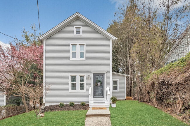 property at 132 Pequot Ave