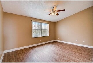 502 SW 158th Ter, Unit 101 in Pembroke Pines, FL - Foto de edificio - Building Photo