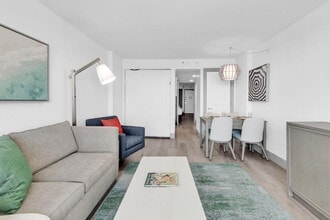 2401 S Ocean Blvd in Myrtle Beach, SC - Foto de edificio - Building Photo