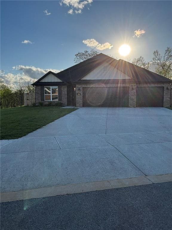 property at 3812 SW Pinecrest Dr