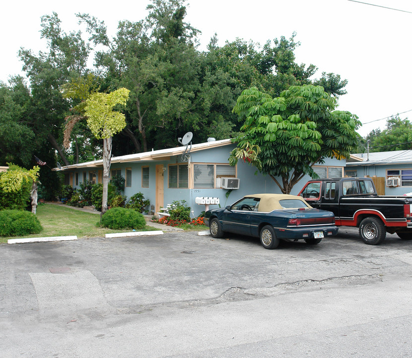 1949-1955 Riverside Dr in Fort Lauderdale, FL - Building Photo