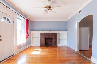 910 W Belle Plaine Ave, Unit 2F in Chicago, IL - Building Photo - Building Photo