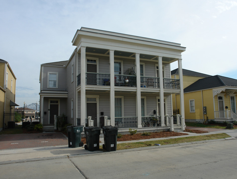 743 St Mary Dr in New Orleans, LA - Building Photo