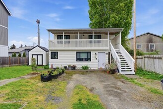 221a Cedar Ave in Snohomish, WA - Building Photo - Building Photo