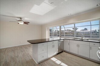 910 Spindle Palm Way in Apollo Beach, FL - Building Photo - Building Photo