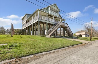 205 Rue Orleans St in Baytown, TX - Building Photo - Building Photo