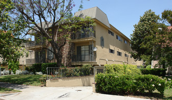 703-719 E California Blvd Apartamentos