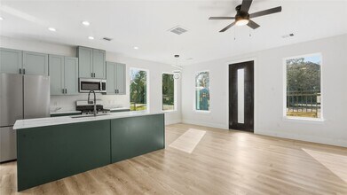 1313 Knight St in Houston, TX - Building Photo - Building Photo