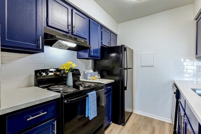 1100 Graham Dr in Tomball, TX - Building Photo - Building Photo