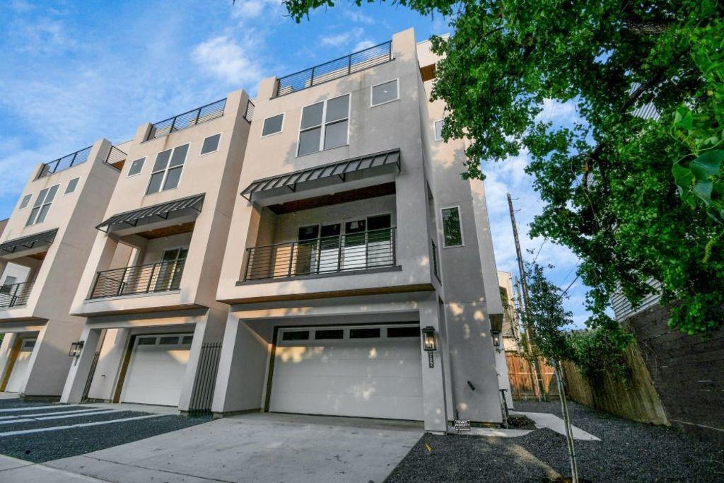 1320 Eberhard St in Houston, TX - Building Photo