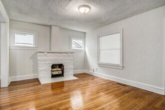 3817 S Benton Ave in Kansas City, MO - Building Photo - Building Photo