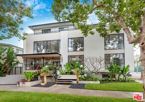 301 Rexford Dr in Beverly Hills, CA - Building Photo