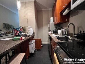 17 Garrison St, Unit 4 in Boston, MA - Foto de edificio - Building Photo