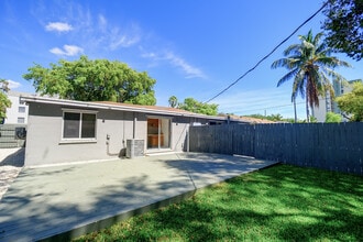 1556 NE 135th St, Unit 2 in North Miami, FL - Building Photo - Building Photo