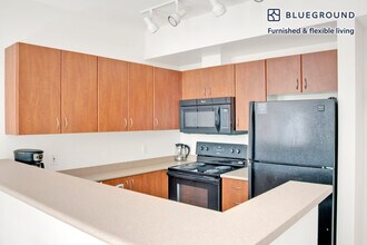 11000 NE 10th St in Bellevue, WA - Building Photo - Building Photo