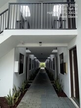 Taft Plaza Apartments in Hollywood, FL - Building Photo - Building Photo