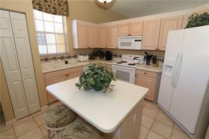 500 Lambiance Cir-Unit -5-201 in Naples, FL - Foto de edificio - Building Photo