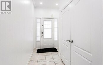 106 Lanark Cir in Brampton, ON - Building Photo - Building Photo