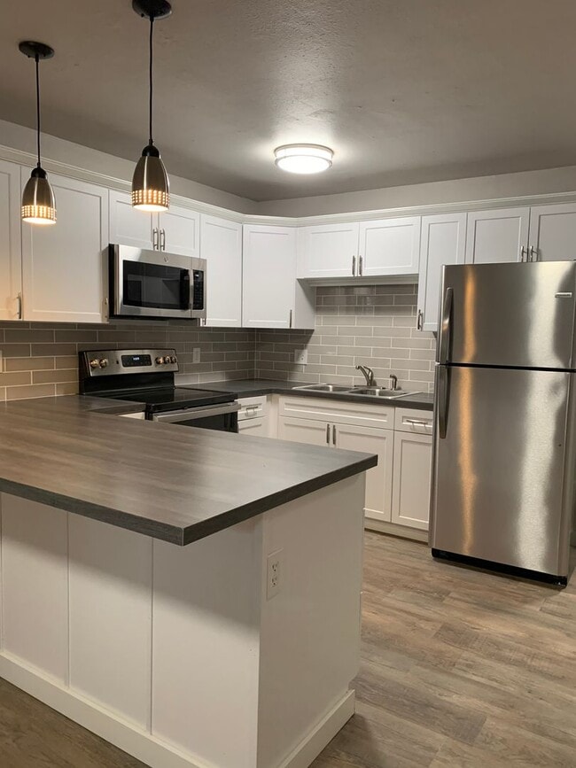 property at 123 W Elder Ave