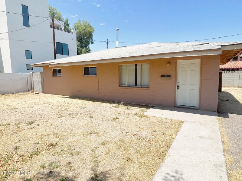 2138 E Turney Ave, Unit D in Phoenix, AZ - Building Photo