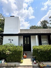 614 Mill St in San Marcos, TX - Foto de edificio - Building Photo