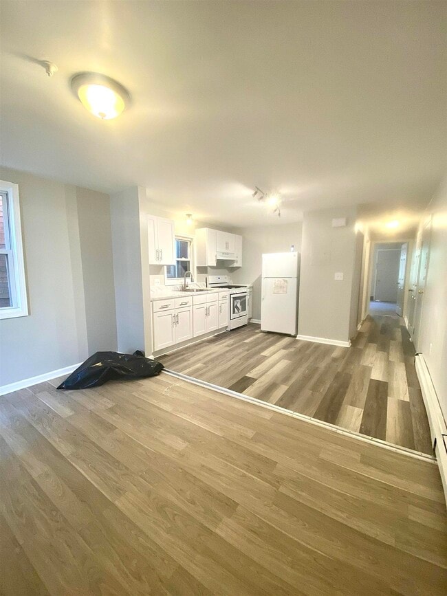 220 3rd St in Elizabeth, NJ - Building Photo - Building Photo