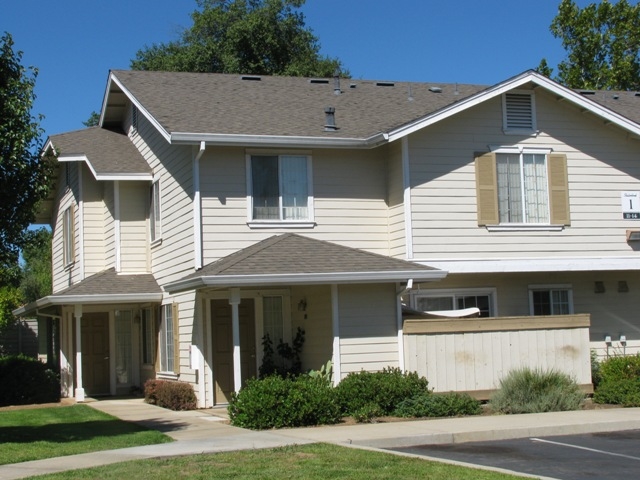 Shadowbrook Apartment Homes in Redding, CA - Foto de edificio