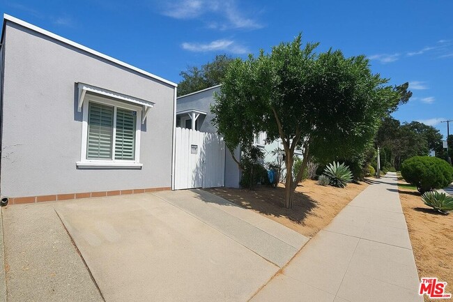 property at 1121 N Curson Ave