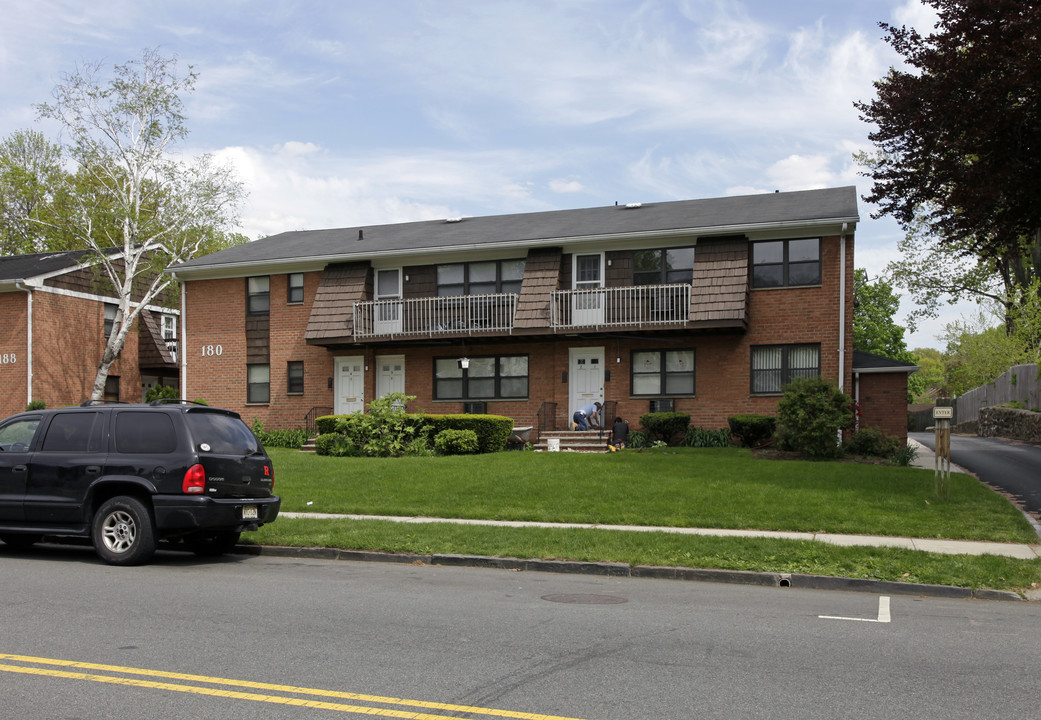 Glenwood Gardens in East Orange, NJ - Foto de edificio