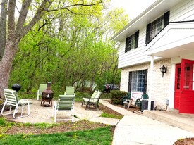 929 N 123rd St in Wauwatosa, WI - Building Photo