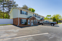 Emerald Court in Gibsonville, NC - Foto de edificio - Building Photo