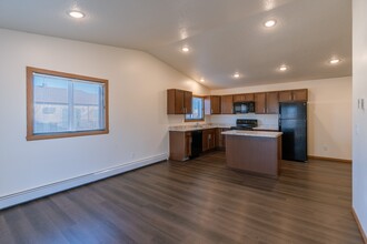 Westwood Estates in Fargo, ND - Building Photo - Building Photo