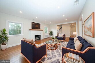 28 Orchard Ln in Berwyn, PA - Building Photo - Building Photo