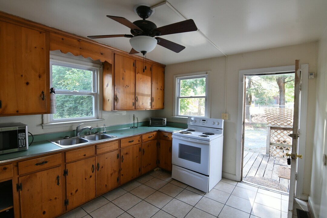 1201 Gordon Ave in Charlottesville, VA - Building Photo