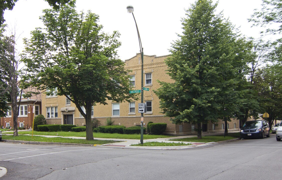 5402 W Melrose St in Chicago, IL - Foto de edificio