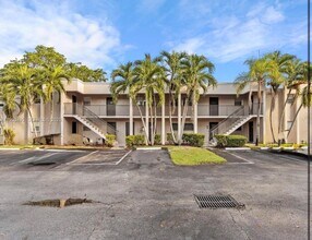 8511 Old Country Manor in Davie, FL - Building Photo - Building Photo