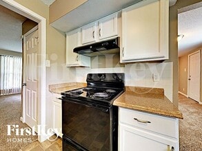 6680 Foxshire Dr in Florissant, MO - Building Photo - Building Photo