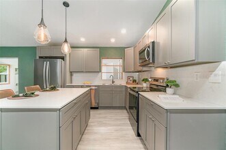 2524 Dellwood Dr in Orlando, FL - Building Photo - Building Photo