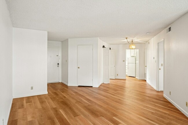 999 Evelyn Terrace W in Sunnyvale, CA - Building Photo - Building Photo