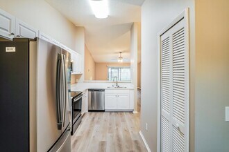 1021 Wainright Dr in Oviedo, FL - Foto de edificio - Building Photo