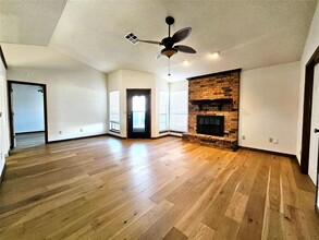 2109 Silver Fox Dr in Edmond, OK - Building Photo - Building Photo