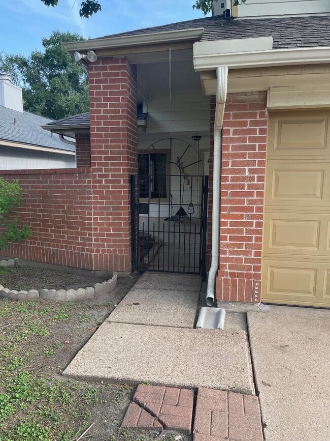 16131 Golden Sands Dr in Houston, TX - Foto de edificio - Building Photo