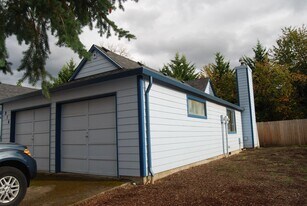 914 Charles St in Newberg, OR - Building Photo