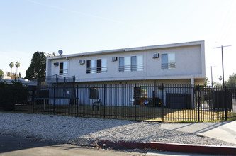 5404 Gentry Ave in Valley Village, CA - Building Photo - Building Photo