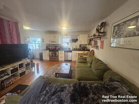 7 Riverside Pl, Unit 2 in Cambridge, MA - Building Photo